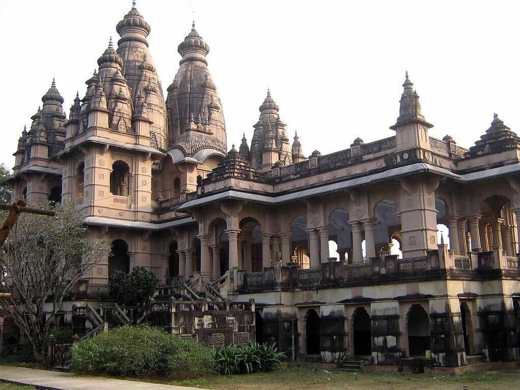 Peaceful spiritual temple near Babadham Deoghar.